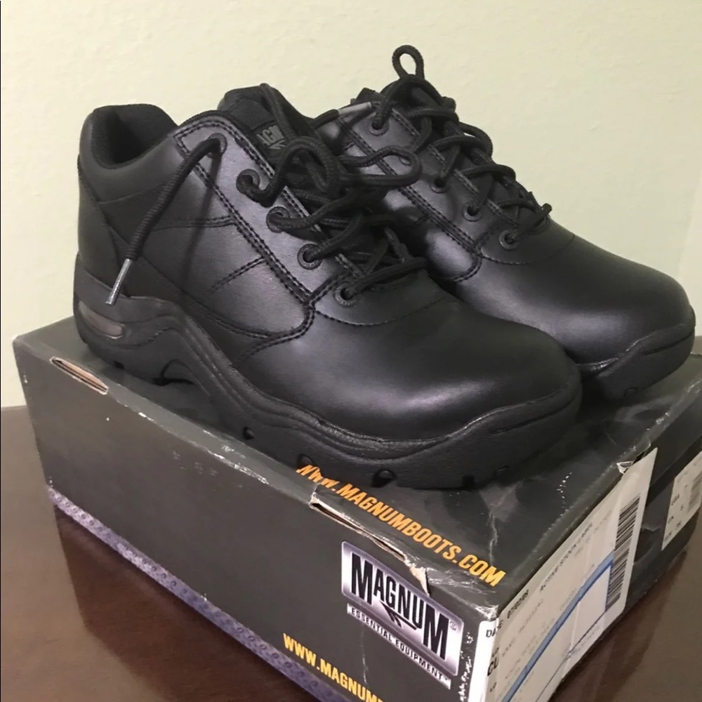 Magnum Sneakers
